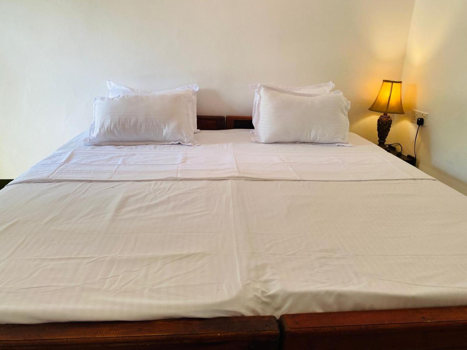 Aaliya Bay Hotel Arugam Bay Eksteriør billede